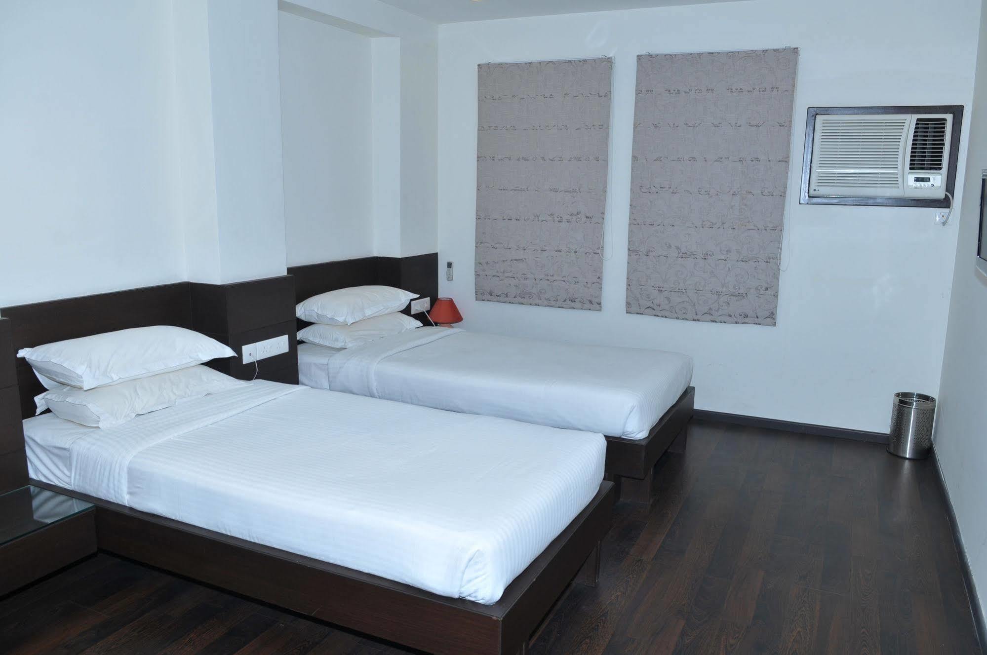 Treebo Trend Hotel Relax Inn Колката Екстериор снимка
