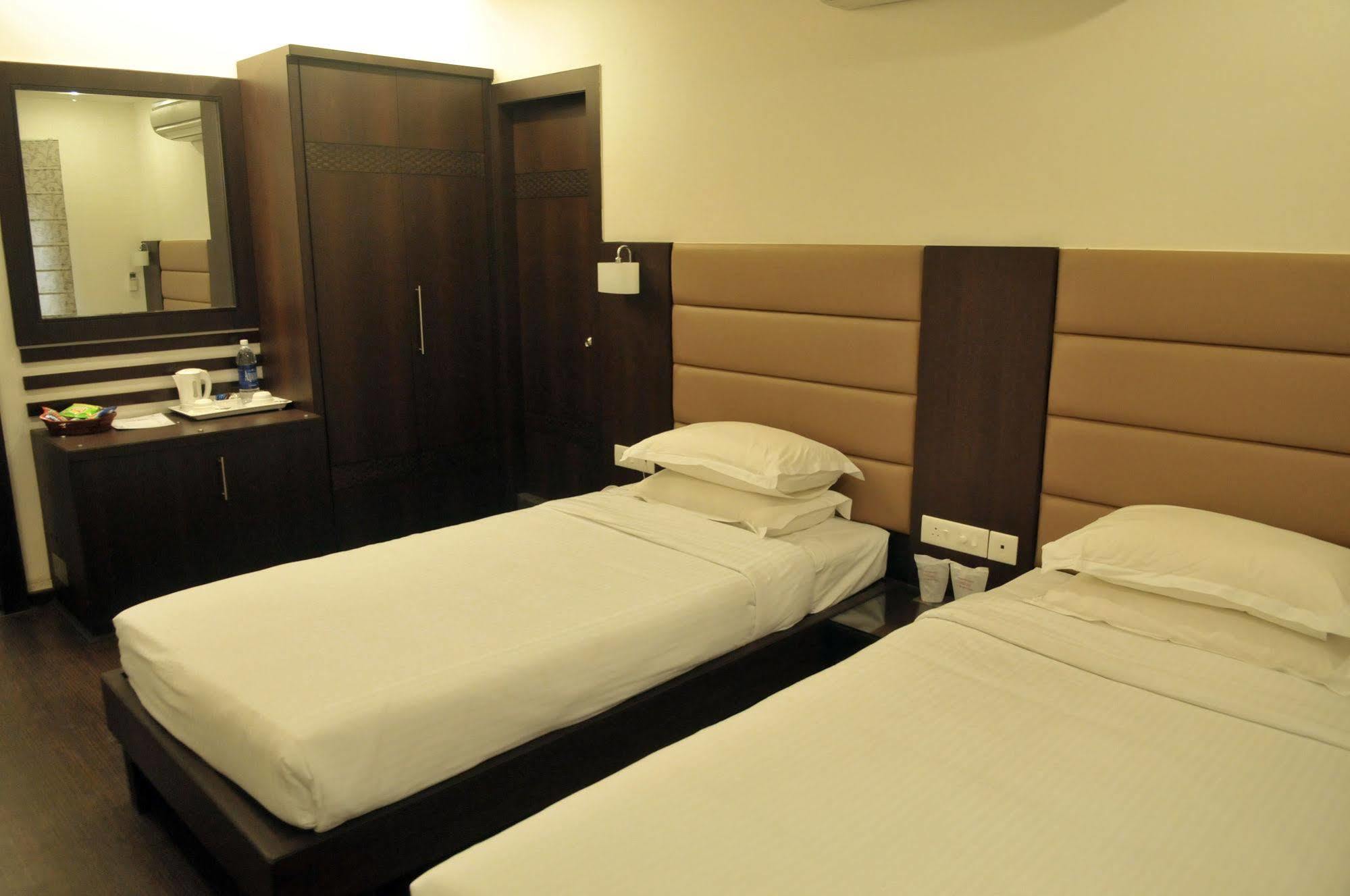 Treebo Trend Hotel Relax Inn Колката Екстериор снимка