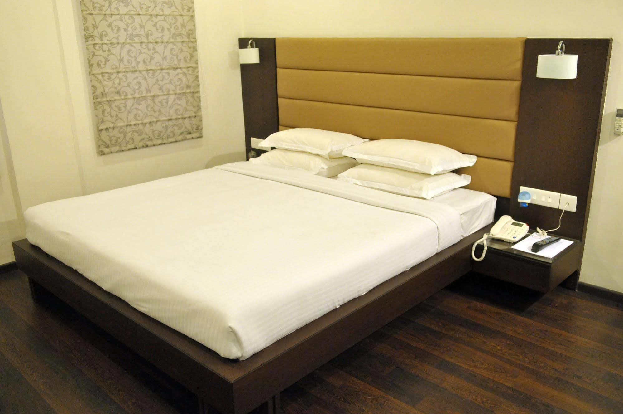 Treebo Trend Hotel Relax Inn Колката Екстериор снимка